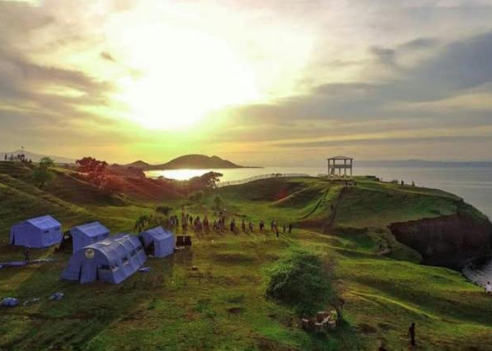 Pesona Geosite Sarae Nduha Tambora, Surga Savana Hijau dan Laut Biru di Dompu