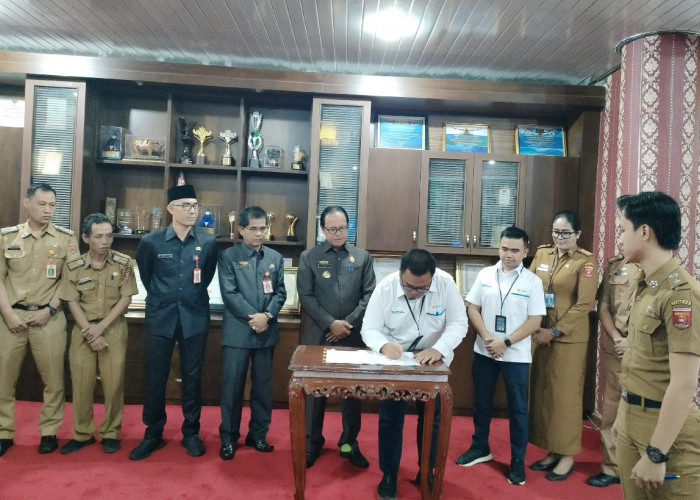 Pj Bupati Lampung Barat Teken PKS dengan PLN 