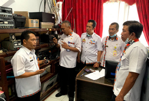 Diskominfo Lambar Monitoring 15 Petugas Radio Kecamatan 