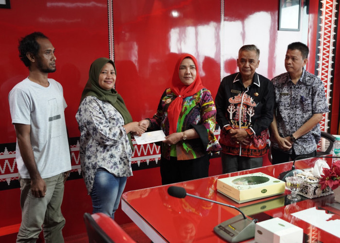 Wali Kota Bandar Lampung Berikan Bantuan Kepada Korban Kebakaran