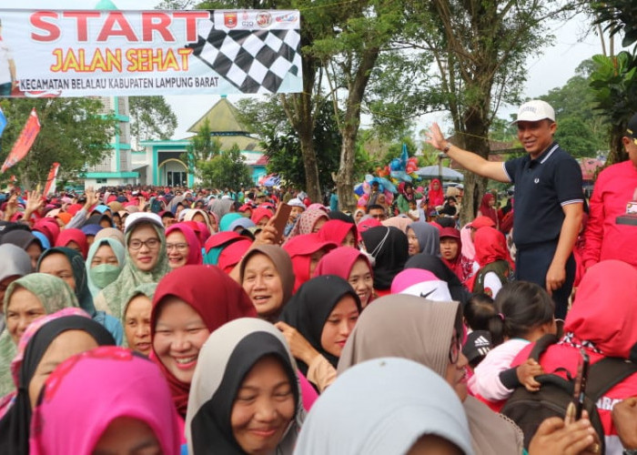 Antusias! Ribuan Peserta Jalan Sehat Padati Lapangan Tanjung Menang Kenali 