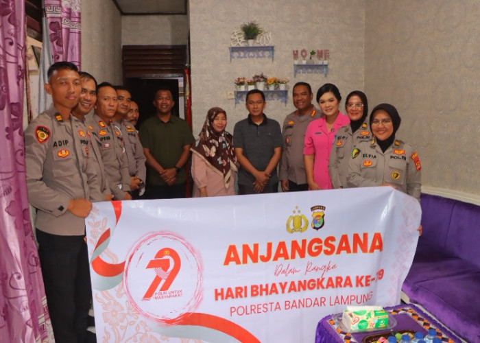 Hari Bhayangkara ke-79, Polresta Bandar Lampung Gelar Anjangsana Kunjungi Anggota Sakit dan Purnawirawan