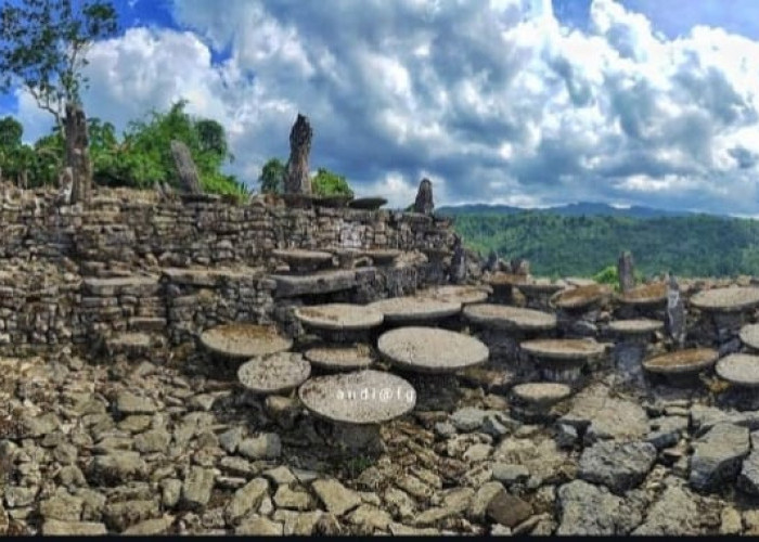 Situs Tetegewo di Nias, Warisan Megalitik Meja Batu dan Tugu Bersejarah