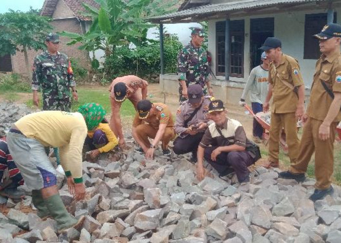 Progam Ketahanan Pangan, Desa Sinar Rejeki Bangun Jalan Onderlagh Ratusan Meter 