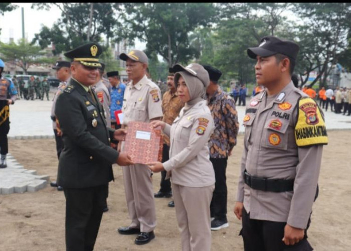 Polres Lampung Selatan Berikan Penghargaan Bagi Personil dan Warga