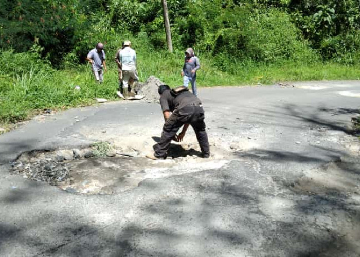 Sekdaprov Enggan Tanggapi Kerusakan Jalan Provinsi di Kawasan HL di Kecamatan Sukau