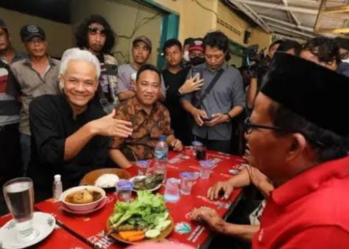 Berkunjung ke Lampung, Ganjar Pranowo Makan Bersama Sopir Angkot di Terminal Rajabasa