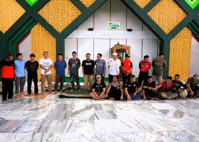 Sambut Sholat Idul Adha, Pengurus Masjid Islamic Center Bersihkan Sarana Prasarana Ibadah