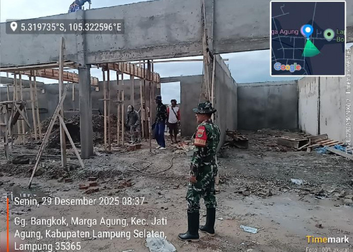 Babinsa 421-09/Tjb bersama Masyarakat ,Gotong Royong Bangun KDMP 