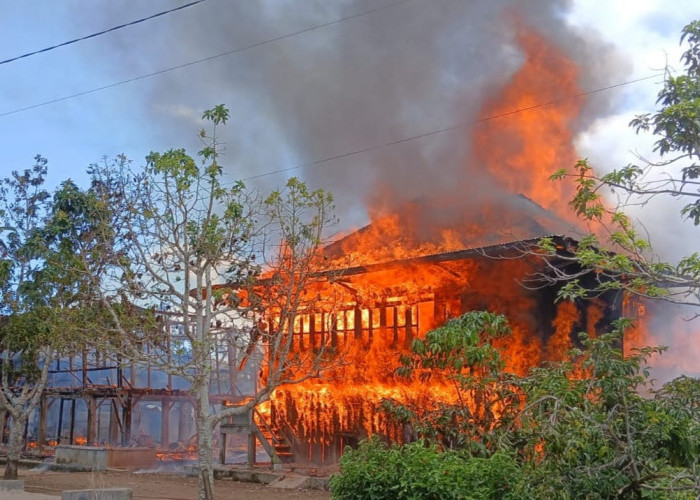 Lebaran Berbalut Duka, Bupati Parosil Sampaikan Belasungkawa Korban Kebakaran Kenali