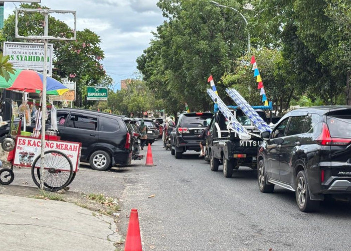 Pengendara Mengeluh, Parkir Sembarangan Jadi Biang Kemacetan di Jalan Sultan Agung