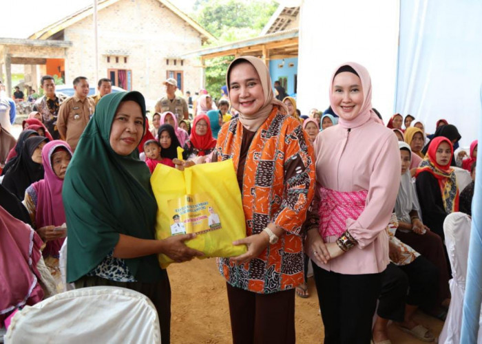Peringati HANI, Ketua LKKS Lampung Beri Bantuan Paket Sembako kepada Warga Way Kanan