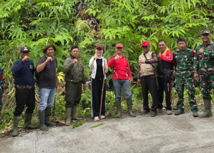 Jalankan Arahan Bupati, Kecamatan BNS Gotong Royong Massal Bersihkan Jalur Sukabumi-Suoh