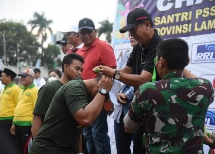 Ketua DPRD Lampung Serahkan Medali Pemenang Liga Santri PSSI Piala Kasad