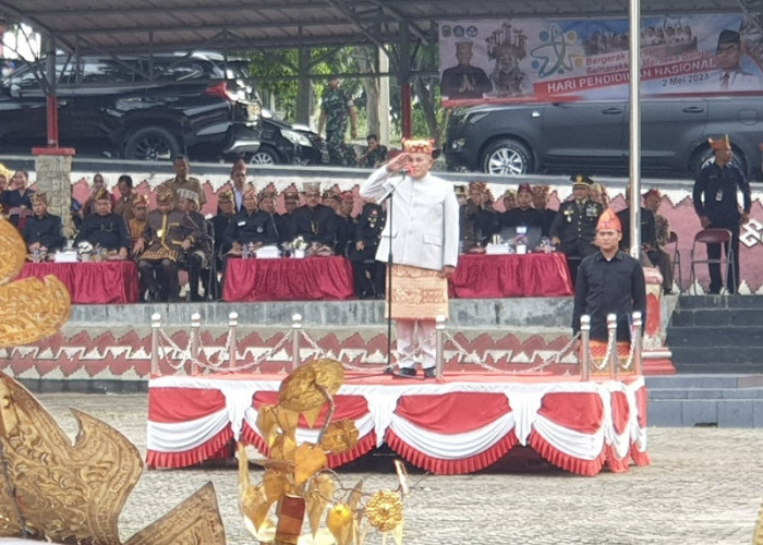 Bupati Lampung Selatan Pimpin Upacara Hardiknas 2023 Pakai Baju Adat Lampung
