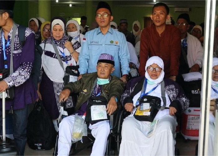 Ratusan Calon Jamaah Haji Asal Bandar Lampung Berangkat Perdana dari Asrama Haji Lampung