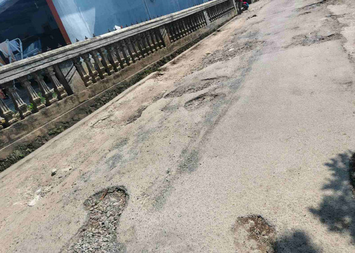 Jalan Rusak Ancam Keselamatan Pelajar, Warga Kemiling Tagih Janji Pemkot