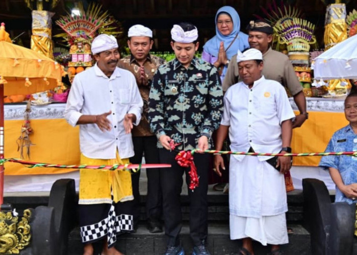 Bupati Radityo Egi Pratama Resmikan Balai Banten Pura Puseh Kertibuana Desa Bali Agung