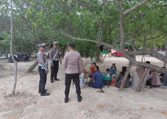 Polres Lampung Selatan Berikan Himbauan Keamanan di Pesisir Pantai Saat Cuaca Ekstrem