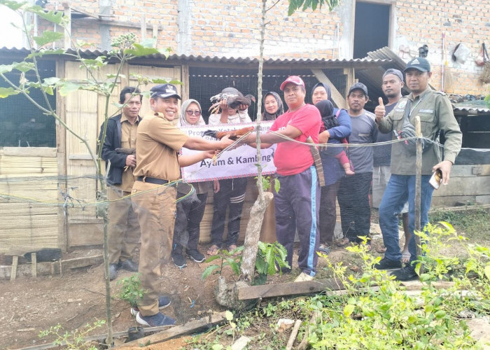 Pemerintah Pekon Sri Menanti Salurkan Bantuan Program Ketahanan Pangan Hewani