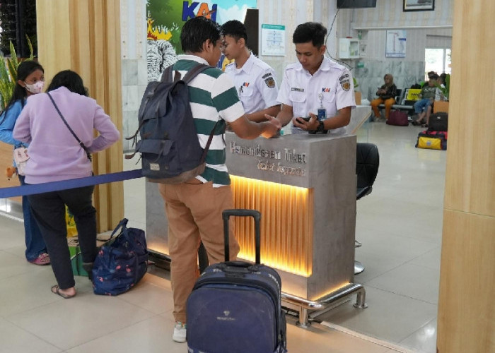 Libur Nataru 2025 Padat, KAI Tanjung Karang Imbau Penumpang Datang Lebih Awal