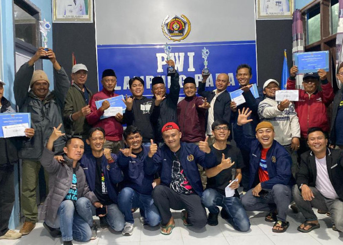 Final Sengit Lomba Gaple PWI Lambar, Tim Lemuja Sukarame Sabet Juara