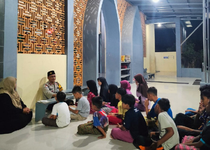 Aipda Saihun, Polisi yang Juga Mengajar Ngaji Anak-Anak di Waktu Luang