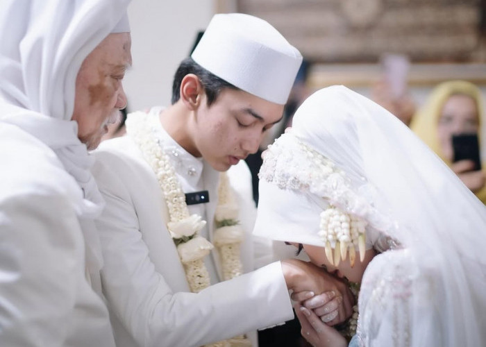 Resmi Menikah! Ini Kisah Pertemuan Gus Azmi dan Khansa Mariska, Bukan Sekadar Dijodohkan
