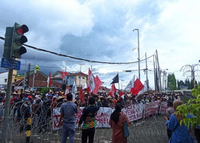 Para Petani Bersama LBH Bandar Lampung Tolak Sewa Lahan Kota Baru 