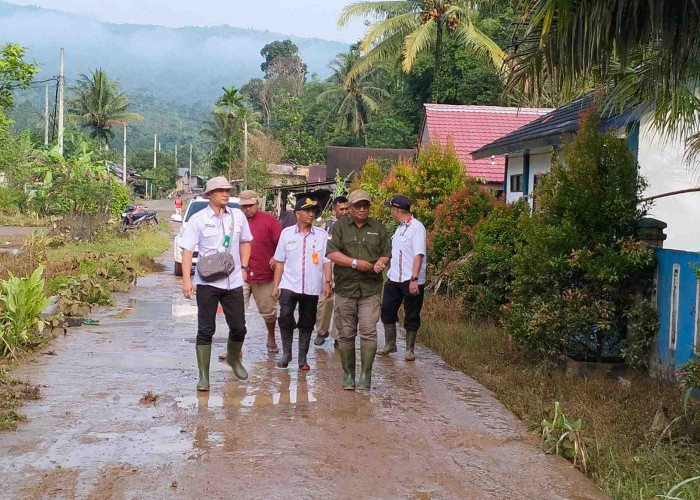 Pasca Terendam Banjir, Disdikbud Lampung Barat Tinjau SMPN 2 BNS