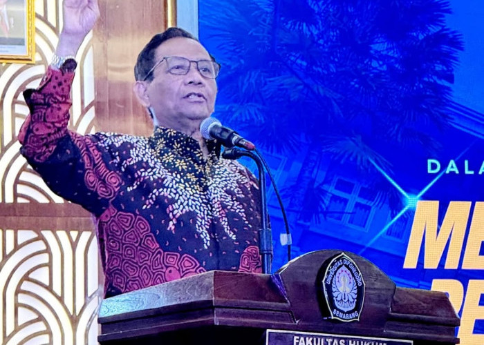 Mahfud MD Soroti Polemik Ijazah Jokowi: Jangan Guncang Logika Konstitusi