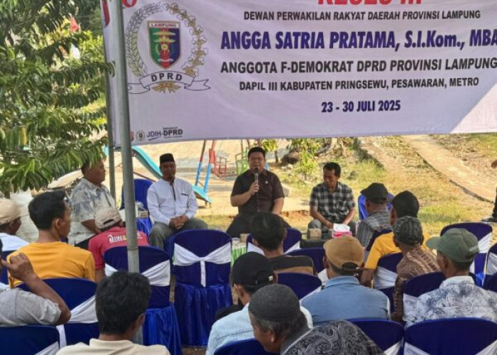 Warga Curhat : Angga Berikan 100 Pipa Paralon untuk Masyarakat Bogorejo Pesawaran