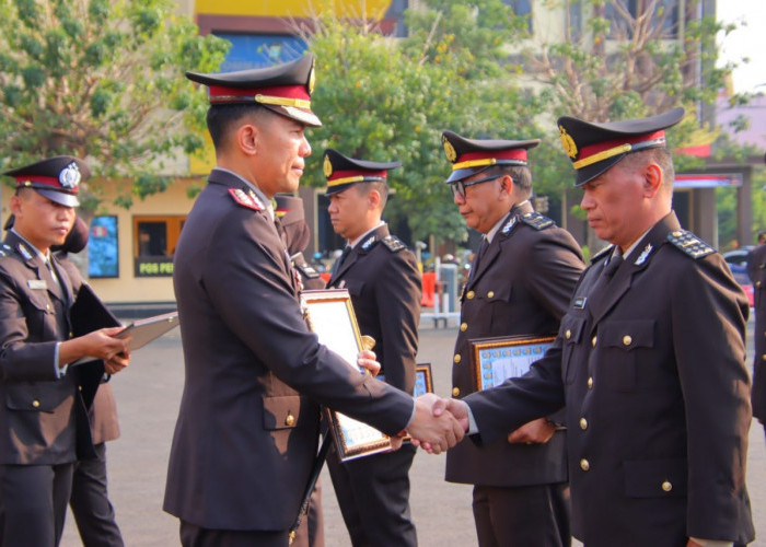 Usai Upacara Hari Kesaktian Pancasila, 52 Personel Polresta Bandar Lampung Diganjar Penghargaan