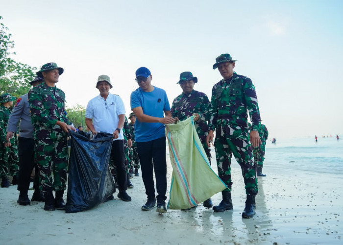 Gubernur Mirza Dorong Budaya Bersih Pesisir Lewat Gerakan Radin Inten Asri