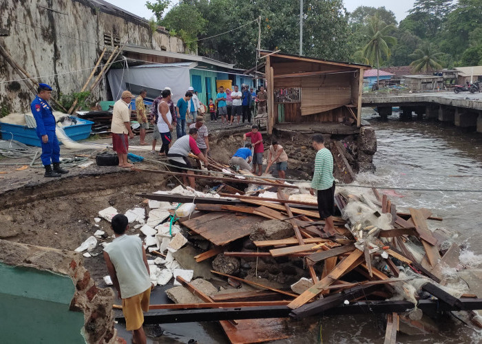 Gelombang Tinggi Rusak Pelabuhan, Pemkab Pesisir Barat Minta Bantuan