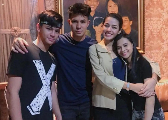 10 Fakta Menarik tentang Keluarga Artis Pria Inisial ‘A’ yang Masih Lajang