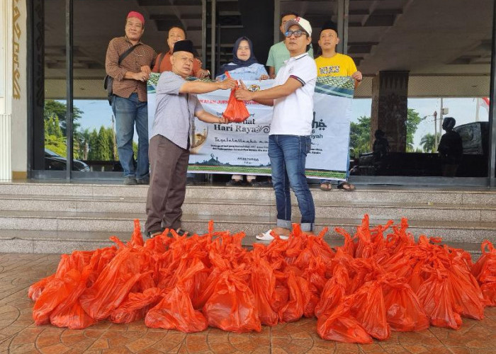 IJP Lampung Bagikan 150 Paket Qurban dari Gubernur kepada Jurnalis dan Warga