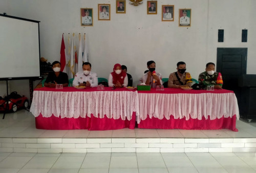 Camat Kebuntebu Hadiri Penyaluran BLT-DD Muarabaru Periode Juli-Agustus 