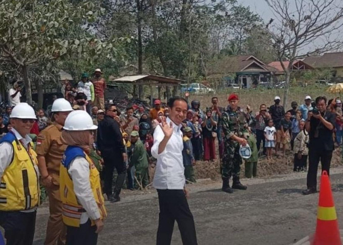 Jokowi Melakukan Pengecekan Perbaikan Jalan Yang Berada di Lampung Tengah