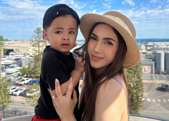 7 Seleb Muda yang Melahirkan di Usia 20-an