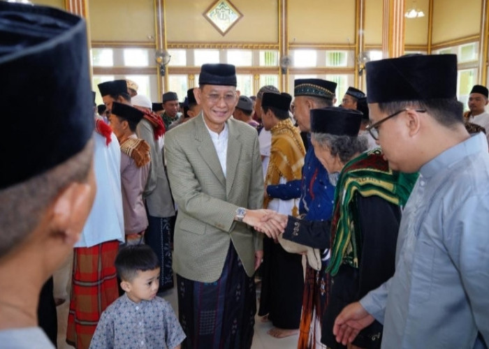 PJ Bupati Pringsewu Shalat Ied di Masjid Roudlotul Jannah Tambahrejo