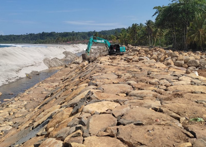 BBWSMS Bangun Talud Abrasi Sepanjang 700 Meter di Pesisir Barat Lampung