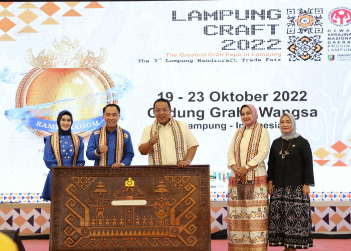 Arinal Didampingi Ketua Dekranasda Buka Lampung Craft 2022   