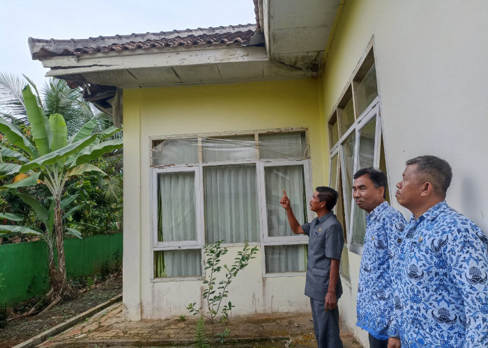 Ketua DPRD Pringsewu Tinjau Kantor Kecamatan Banyumas, Kondisinya Memprihatinkan