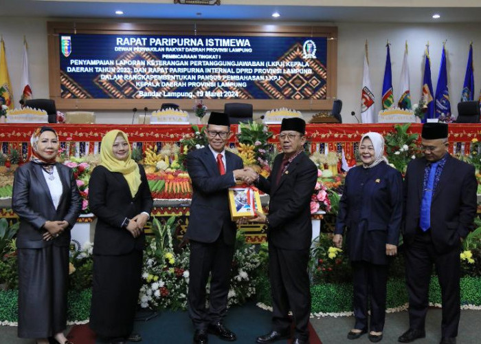 Ketua DPRD Mingrum Gumay Terima LKPj dari Sekdaprov Lampung 