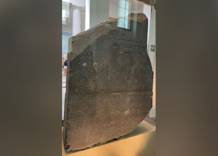 Peninggalan Mesir Kuno: Batu Rosetta, Kunci Pembuka Rahasia Peradaban