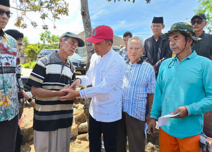 Kebakaran Belalau Hanguskan Tiga Rumah, Parosil Mabsus Salurkan Bantuan dan Imbau Waspada