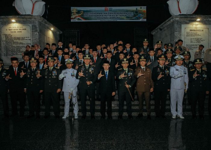 Kenang Jasa Pahlawan, Sekda Lampung Ikuti Apel Kehormatan di TMP Tanjung Karang