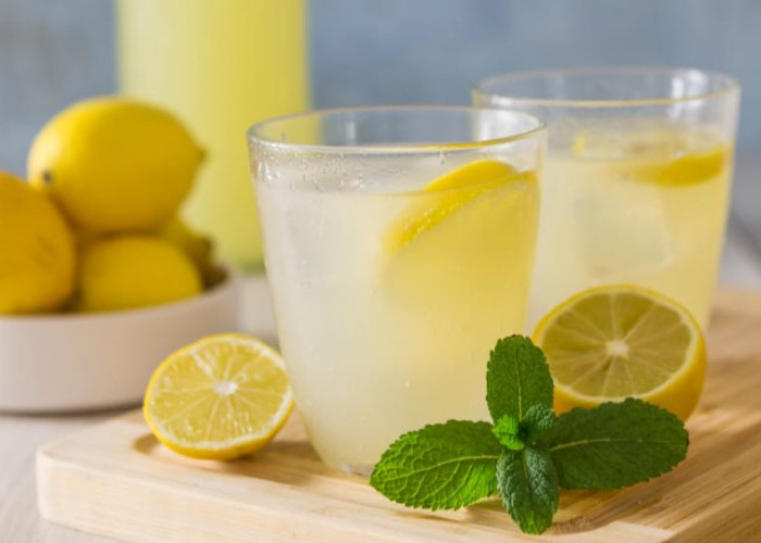Minum Air Lemon di Pagi Hari, Benarkah Menyehatkan?