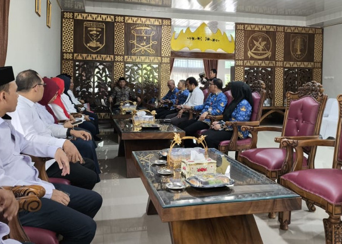 Audiensi ke Bupati, PMI Lampung Barat Ajukan Mobil Donor Darah